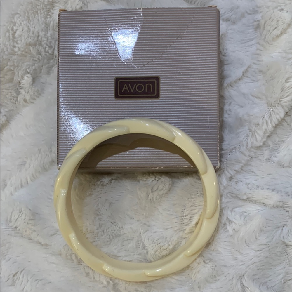 Vintage Avon Ivory “Modern Art Bracelet” in‎ Original Box